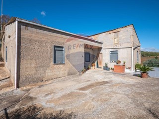 Casa Indipendente in Vendita a Caltagirone, 125'000€, 110 m²