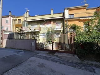 Casa Indipendente in Vendita a Montella, 240'000&euro;, 500 m²