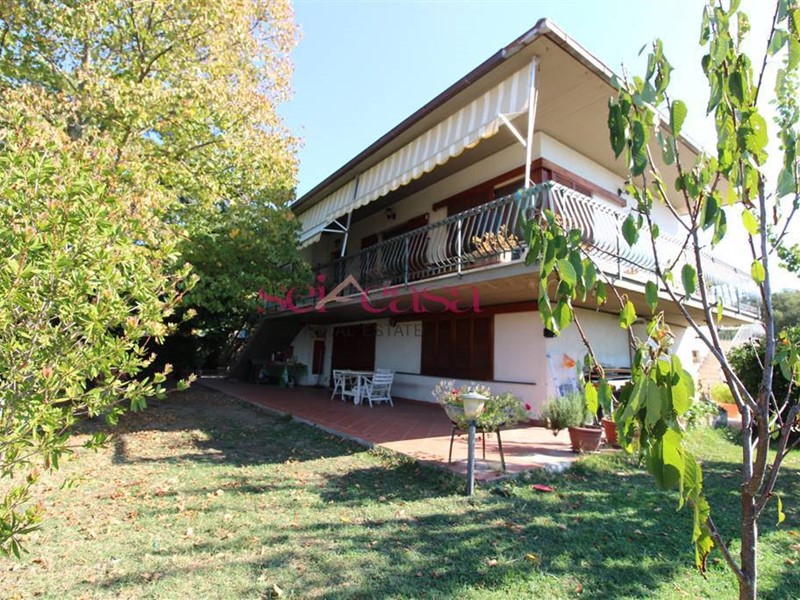 Villa in Vendita a Roccastrada, 370'000&euro;, 290 m²