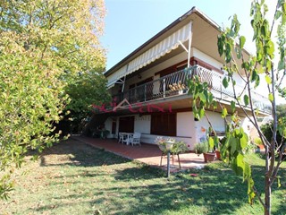 Villa in Vendita a Roccastrada, 370'000&euro;, 290 m²