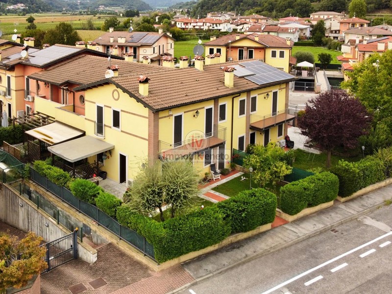 Casa Semi Indipendente in Vendita a Sovizzo, 300'000&euro;, 261 m²
