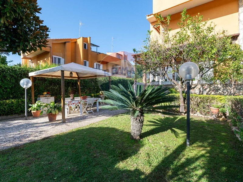 Villa in Vendita a Roma, 469'000&euro;, 195 m²