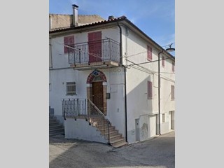 Casa Semi Indipendente in Vendita a Campli, 165'000€, 272 m²