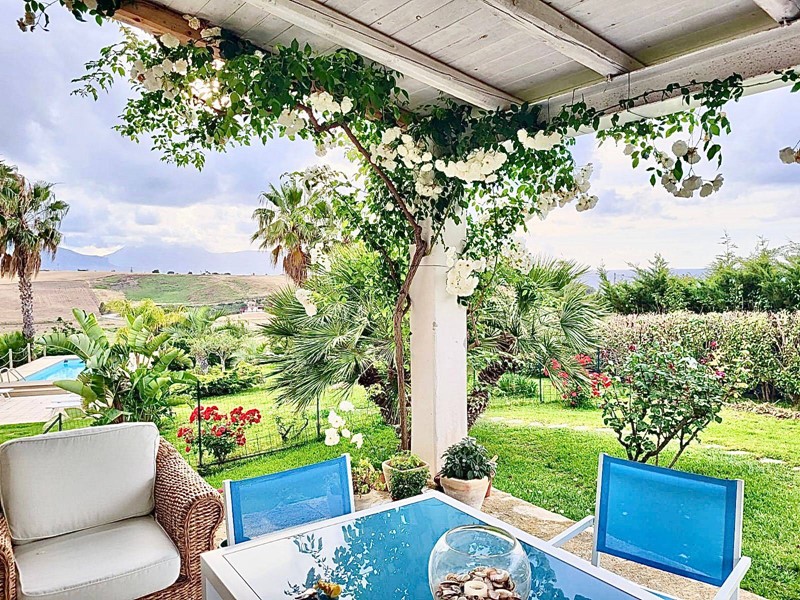 Villa in Vendita a Balestrate, 620'000€, 233 m²