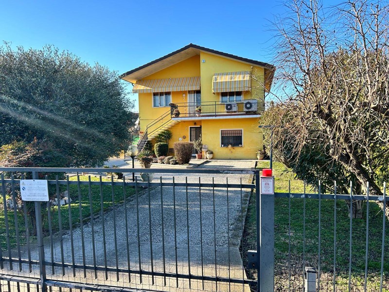 Villa in Vendita a Rovigo, 219'000€, 190 m²
