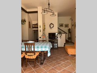 Casa Indipendente in Vendita a Rotella, 75'000€, 103 m²