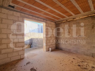 Villa bifamiliare in Vendita a Casarano, 135'000€, 350 m²