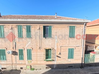 Quadrilocale in Vendita a Reggio Calabria, 48'000€, 113 m²