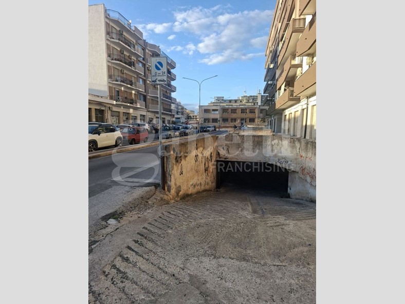 Box in Vendita a Siracusa, 30'000&euro;, 37 m²