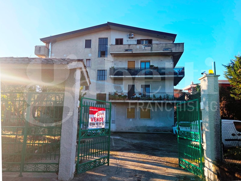Appartamento in Vendita a Marano Marchesato, 53'000€, 150 m²