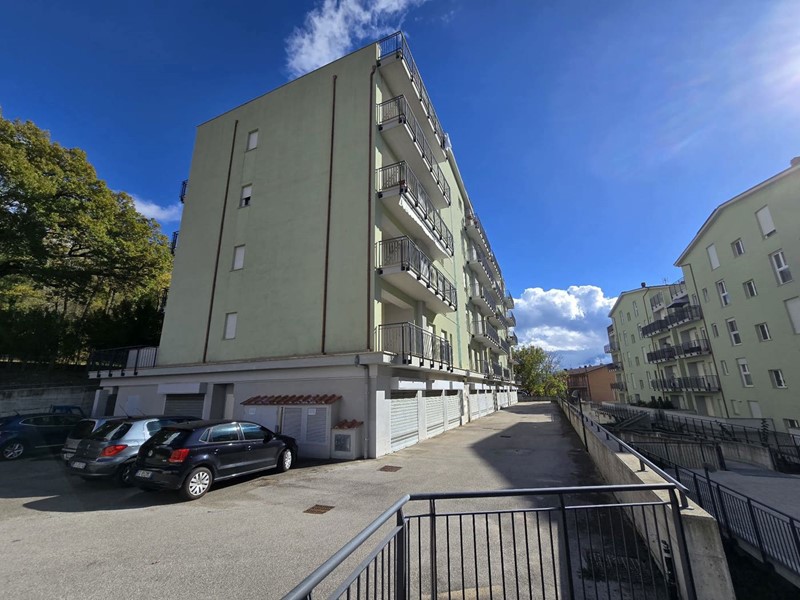 Trilocale in Affitto a L'Aquila, 700€, 75 m², arredato