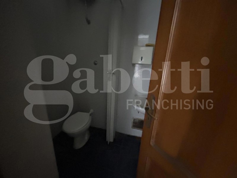 Magazzino in Vendita a Canosa di Puglia, 200 m²