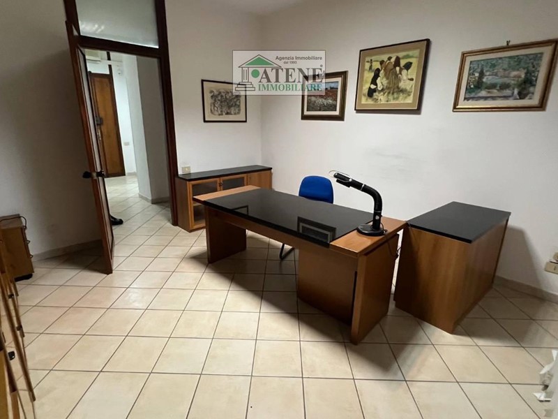 Ufficio in Affitto a Cagliari, 850€, 85 m², arredato