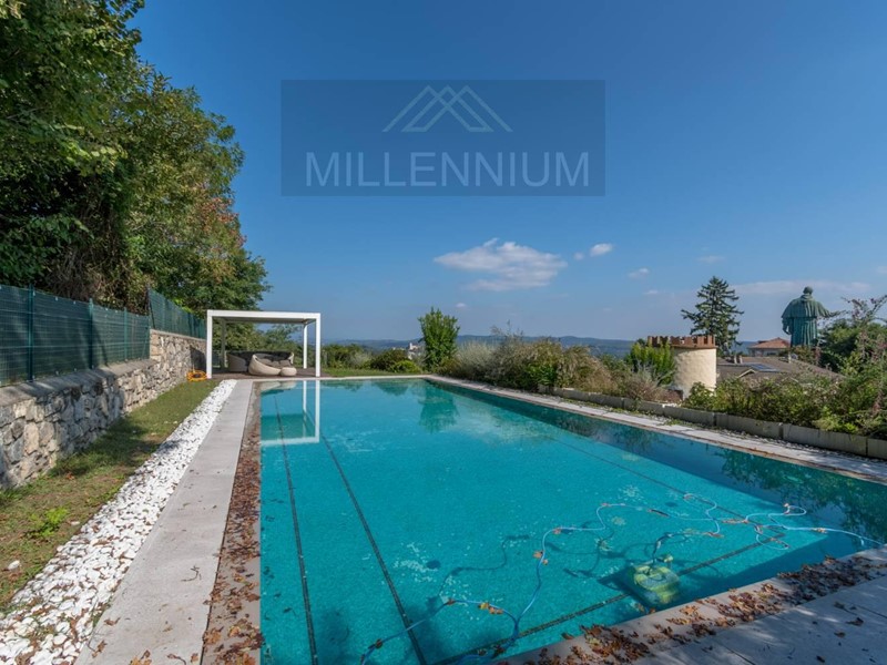 Villa in Affitto a Arona, 10'000€, 350 m²