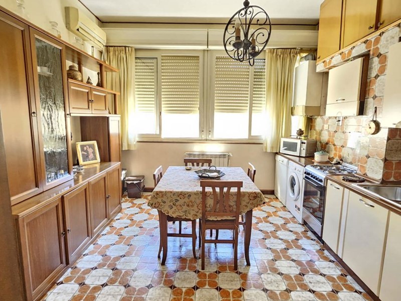 Appartamento in Vendita a Palermo, 220'000€, 168 m²