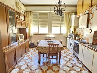 Appartamento in Vendita a Palermo, 220'000€, 168 m²