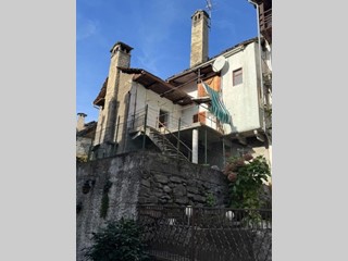 Casa Indipendente in Vendita a Varzo, 68'000€, 121 m²