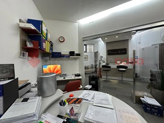 Laboratorio in Vendita a Arezzo, 145'000€, 129 m²