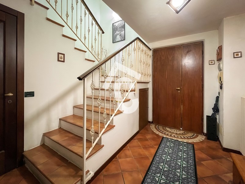 Casa Indipendente in Vendita a Jesi, zona ZONA 3B, 328'000&euro;, 432 m², con Box