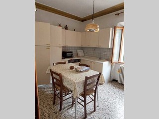 Appartamento in Vendita a Asciano, 65'000&euro;, 70 m², con Box
