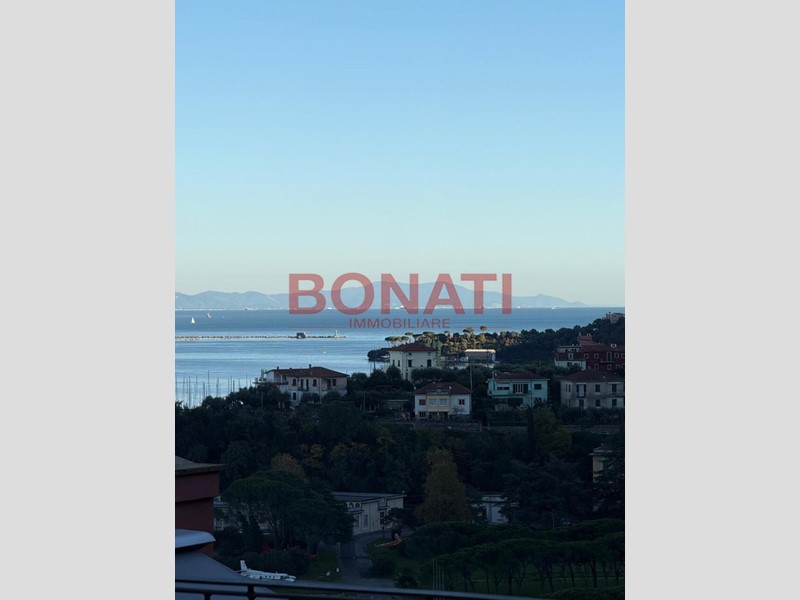 Casa Semi Indipendente in Vendita a La Spezia, zona Periferia Nord Ovest, 495'000&euro;, 165 m², arredato, con Box