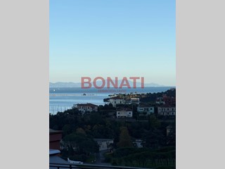 Casa Semi Indipendente in Vendita a La Spezia, zona Periferia Nord Ovest, 495'000&euro;, 165 m², arredato, con Box