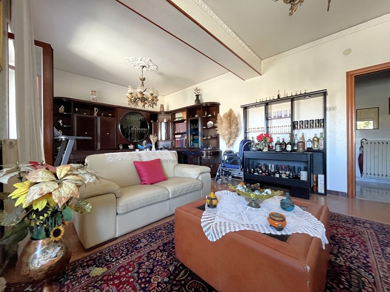 Quadrilocale in Vendita a Catanzaro, zona Santa Maria, 130'000€, 143 m²