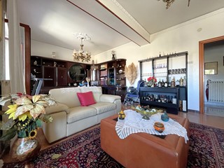 Quadrilocale in Vendita a Catanzaro, zona Santa Maria, 130'000€, 143 m²