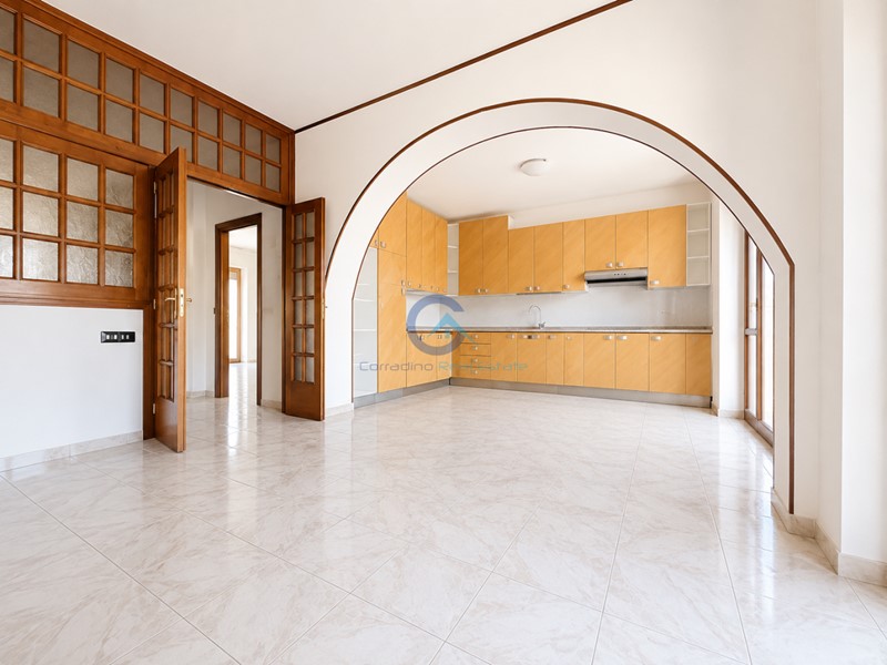 Quadrilocale in Vendita a Catanzaro, zona Santa Maria, 115'000&euro;, 143 m²