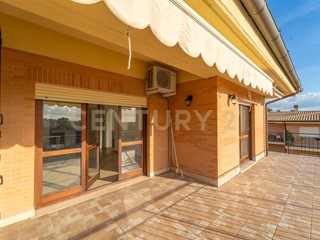 Trilocale in Vendita a Riano, 160'000€, 84 m², con Box