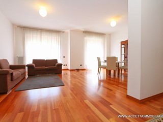 Quadrilocale in Vendita a Taranto, zona Borgo, 289'000€, 138 m²