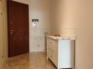 Appartamento in Affitto a Padova, zona San Carlo, 850€, 120 m², con Box