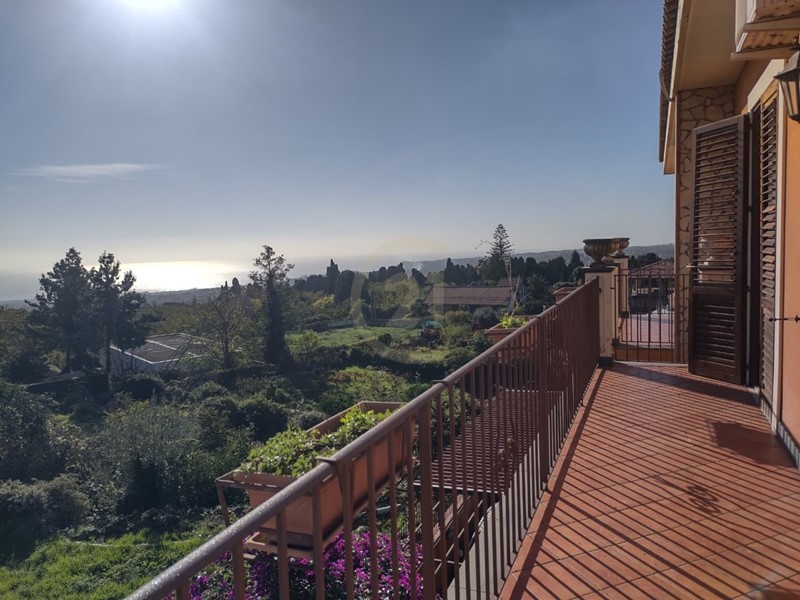 Villetta a schiera in Vendita a Santa Venerina, zona Ardichetto, 189'000€, 158 m², con Box