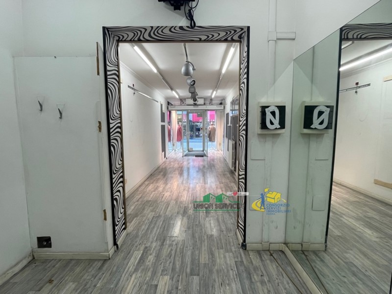 Immobile commerciale in Vendita a Parma, 120'000€, 120 m²