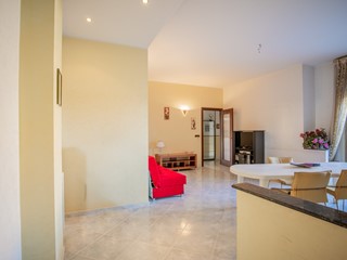 Appartamento in Vendita a Siracusa, zona Zecchino-Bosco Minniti, 135'000€, 150 m²