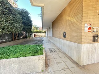 Immobile commerciale in Affitto a Lecce, 2'000&euro;, 186 m²