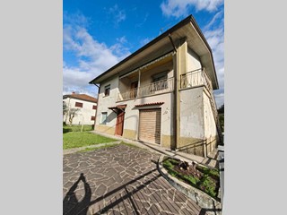 Casa Indipendente in Vendita a Aulla, 179'000€, 140 m², arredato, con Box