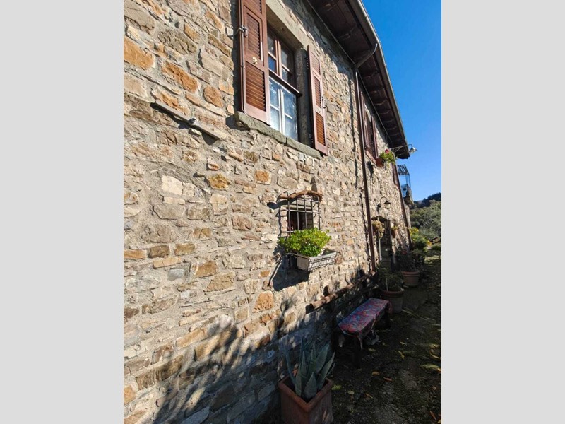 Casa Semi Indipendente in Vendita a Bagnone, 340'000€, 250 m²