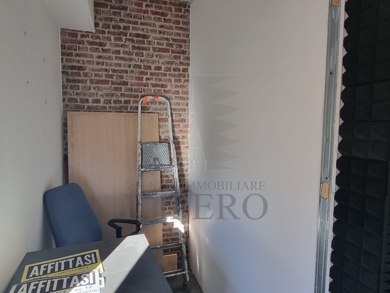 Immobile commerciale in Vendita a Ventimiglia, zona San Secondo, 80'000&euro;, 25 m²