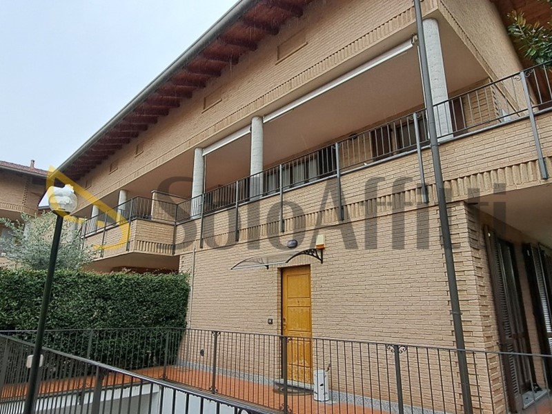 Trilocale in Affitto a Seregno, 1'300€, 100 m², con Box