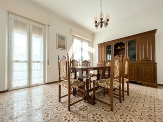 Trilocale in Vendita a Santa Maria Nuova, zona Collina, 63'000€, 135 m²