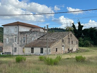 Casale in Vendita a Senigallia, zona MONTERADO, 295'000€