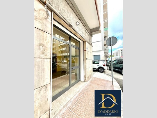 Negozio in Affitto a Taranto, 500€, 40 m²