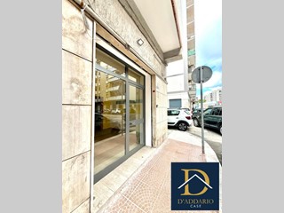 Negozio in Affitto a Taranto, 500€, 40 m²
