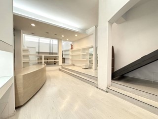 Immobile commerciale in Affitto a Fabriano, 1'300&euro;, 100 m²