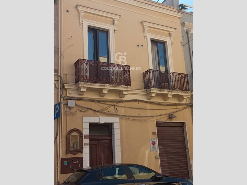 Appartamento in Vendita a Brindisi, 310'000€, 253 m²