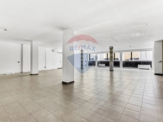 Ufficio in Vendita a Melzo, 269'000€, 218 m²