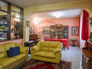 Villetta a schiera in Vendita a San Giovanni la Punta, 315'000€, 308 m²