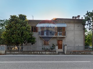 Casa Semi Indipendente in Vendita a Maiolati Spontini, 179'000&euro;, 216 m²