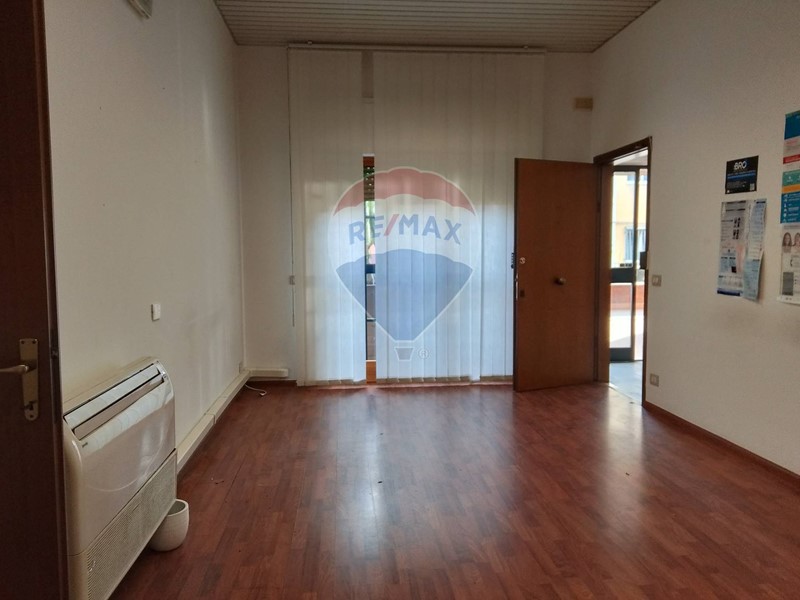 Ufficio in Vendita a Sant'Agata li Battiati, 105'000&euro;, 64 m²